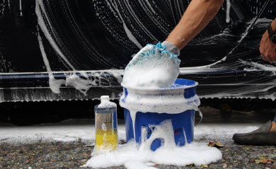 http://lithiumautocare.com/cdn/shop/articles/How_to_Wash_a_Car.jpg?v=1607871085